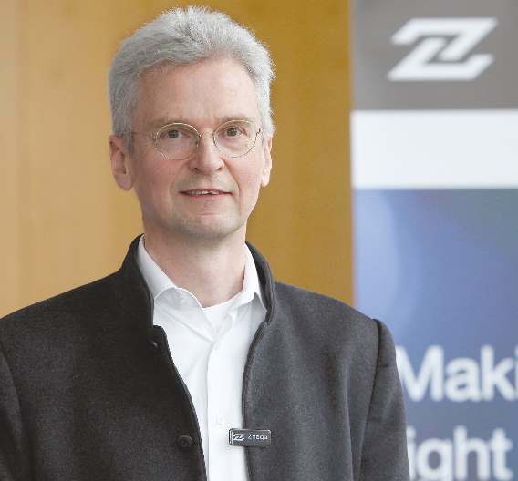 Zhaga-GeneralSekretär Menno Treffers: »Die Erteilung einer Zhaga-Zertifizierung ist extrem streng geregelt. Sie kann sogar widerrufen werden. Und auch eine Leuchte kann das Logo bekommen«.