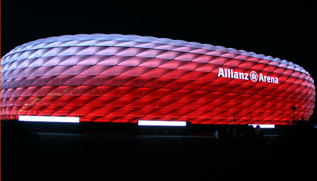 Das Lebensende der Leuchtstoffröhren von Osram ist nach gut zehn Jahren erreicht - jetzt wurden, innerhalb von 100 Tagen, neue LED-Leuchten von Philips in der Beleuchtungsanlage der Allianz Arena installiert.
