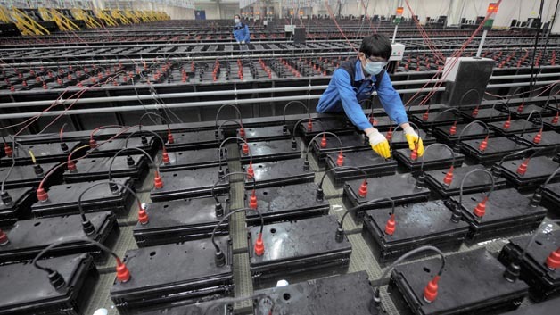 Batterieproduktion von Johnson Controls für Start-Stopp-Fahrzeuge in China. Bis 2020 sollen 40 Prozent der chinesischen Neufahrzeuge mit einem Start-Stopp-System ausgerüstet sein.