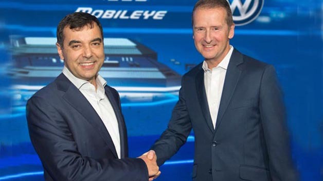 Volkswagen will eine strategische Partnerschaft mit Mobileye eingehen. Dazu haben beide Unternehmen auf der CES eine entsprechende Absichtserklärung unterzeichnet.
