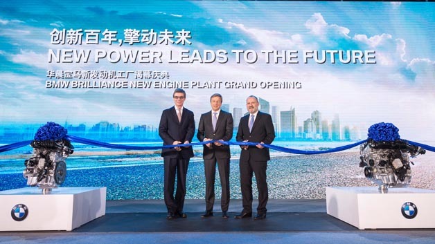 Eröffnung des BMW Brilliance Motorenwerks mit Gießerei in Shenyang, v.l.n.r. Olaf Kastner, Leiter BMW Group Region China, Oliver Zipse, Vorstand Produktion BMW Group, Dr. Anton Heiss, Präsident BMW Brilliance Automotive.