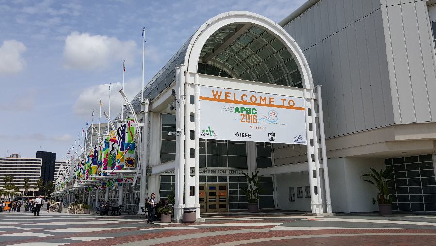 Die APEC 2016 fand vom 20. bis 24. März in Long Beach (Kalifornien) statt. Über 5200 Leistungselektroniker aus aller Welt waren dabei.