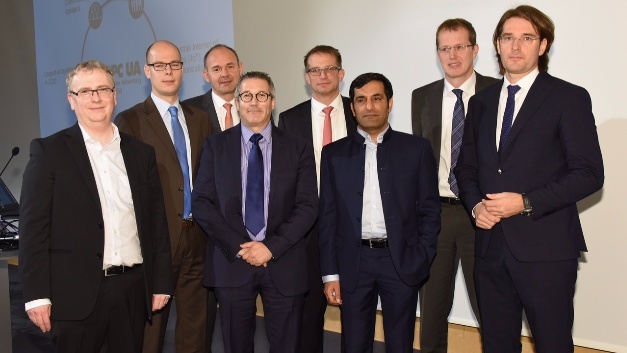 Vertreter von ABB, Bosch Rexroth, B&R, CISCO, General Electric, KUKA, National Instruments (NI), Parker Hannifin, Schneider Electric, SEW-EURODRIVE und TTTech treiben gemeinsam OPC UA over Time Sensitive Networking (TSN) als die einheitliche Kommunikationslösung zwischen industriellen Steuerungen und der Cloud voran.