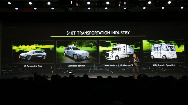 Huang hat sich zum Ziel gesetzt, mit künstlicher Intelligenz (AI) den 10 Billionen Dollar schweren Fahrzeugmarkt neu zu erfinden. Deep-Learning basiertes AI soll das Fahren sicherer, persönlicher und angenehmer machen.