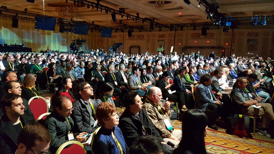 Das Auditorium im Palazzo Ballsaal des Venetien Hotel wartet gespannt auf den Vortrag von Richard Yu, CEO der Consumer Business Group bei Huawei.