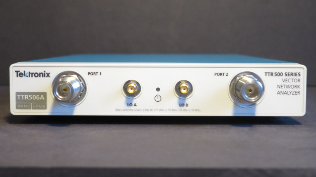 Bild 1: Front-End beim Tektronix TTR506A: Zwei HF-Standard- und SMA-Ports.