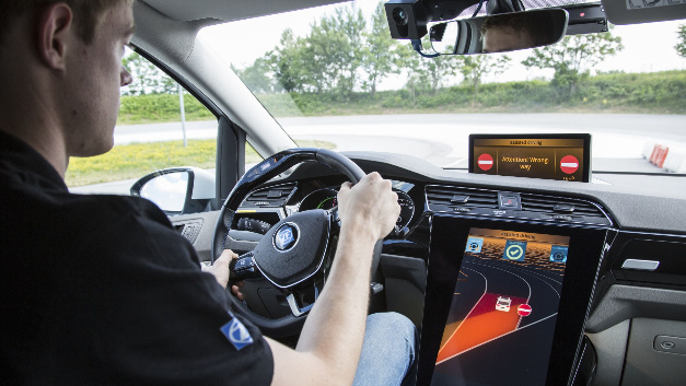 Die Funktion "Wrong-way Inhibit" verhindert Geisterfahrten auf Autobahnen.