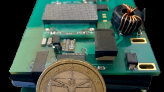 Dieser 200-W-AC-Adapter von 3NERGY arbeitet auf Basis der GaN-Produkte von GaN Systems ist nur ein Drittel so groß wie konventionelle Systeme