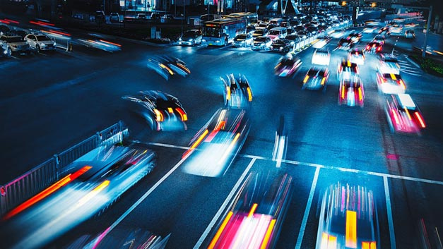 Fahrzeuge sind zunehmend mit Radarsensoren ausgestattet, die den Autofahrer in kritischen Situationen unterstützen sollen. Rohde & Schwarz bietet hierfür Messlösungen zur Charakterisierung von Radarsignalen und –Komponenten an, wie den R&S AREG100A Automotive Radarecho Generator.